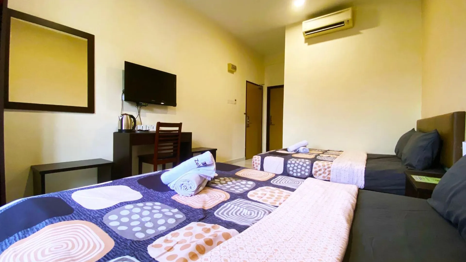 Ze Xiang Hotel - Desa Jaya Ikea Self Check In Johor Bahru 0*,